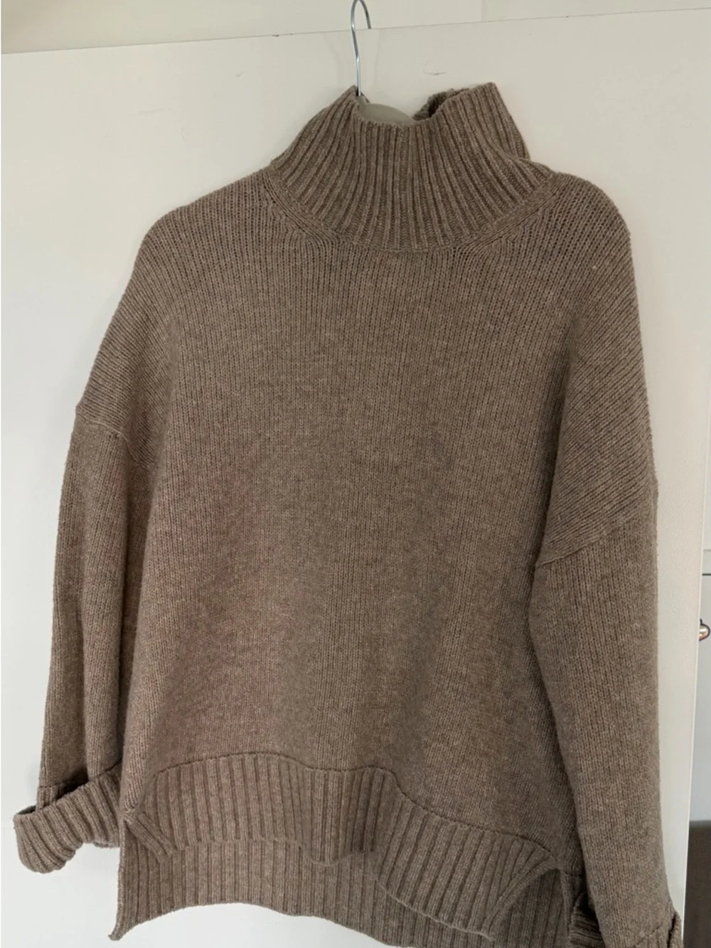 Abercrombie & Fit Oversized Turtleneck Sweater - Picture 2 of 4